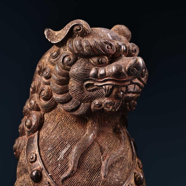Bronze Pair of Large Vintage Gilt Bronze Guardian Lions – Repoussé & Chased Detailing For Sale - Image 8 of 10