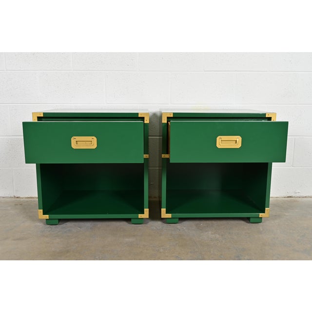 1970s Henredon Mid-Century Hollywood Regency Campaign Green Lacquered Nightstands, Newly Refinished For Sale - Image 5 of 12
