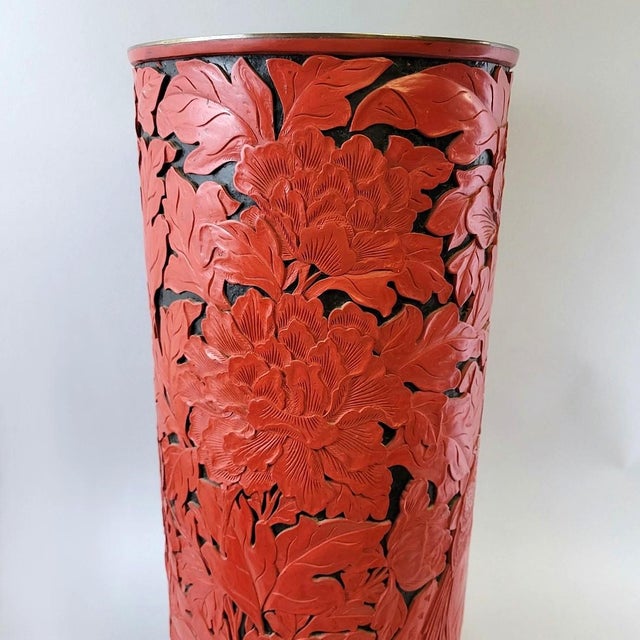 1980s Large Carved Red Cinnabar-Style Lacquer Floor Vase or Umbrella Stand, Beijing Factory For Sale - Image 5 of 17
