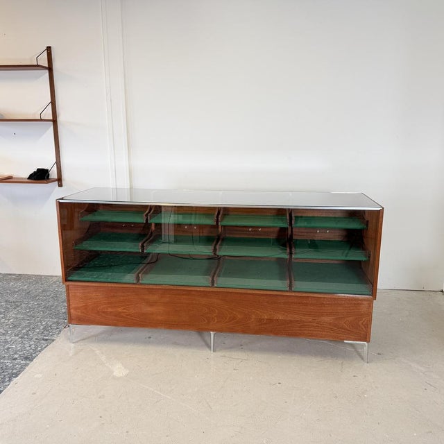 Mid-Century German Display Counter and Showcase in Mahogany and Chrome, 1960s For Sale - Image 3 of 18
