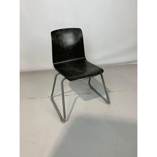 Thur op seat, brand born from the association of brands and Galvanitas Pagwood. in offer you this chair with metal legs...