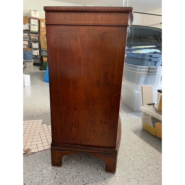 Traditional Early 19th Century Mahogany Bowfront Dresser/Chest For Sale - Image 3 of 12
