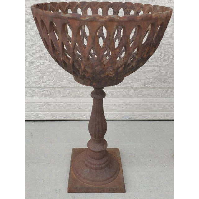 1920s Reticulated Heavy Cast Iron Classic French Pedestal Urn Planters - Set of 2 For Sale In San Diego - Image 6 of 12
