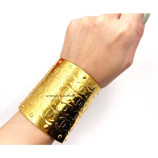 Chanel Chanel Vintage Rare Gold Plated CCs Thick Cuff Bracelet For Sale - Image 4 of 6