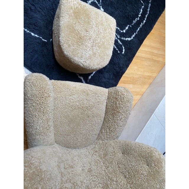 Mid-Century Modern “The Tired Man” Lounge Chair & Ottoman by Flemming Lassen for Audo Copenhagen – Sheepskin Upholstery For Sale - Image 3 of 6