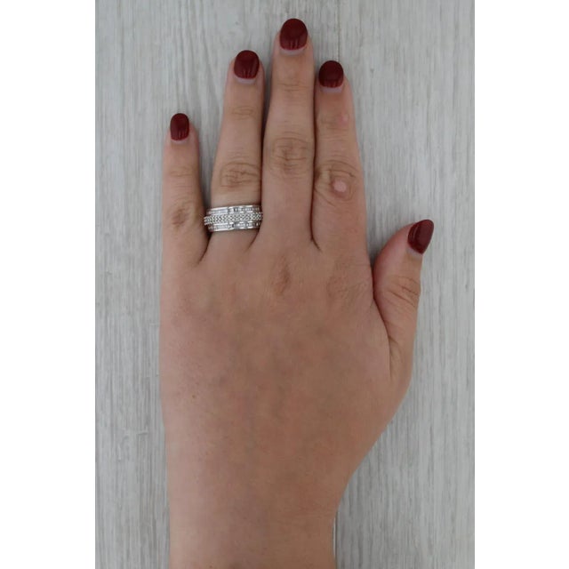 Gemstone Information: - Natural Diamonds - Total Carats - 0.47ctw Cut - Round Brilliant 0.22ctw, Baguette 0.25ctw Color -...