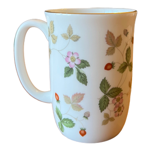 1960s Wedgwood Wild Strawberry Mug With Gold Trim, Bone China Mug Made in England