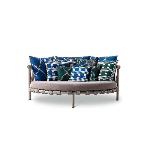 Outdoor sofa designed by patricia urquiola in 2020. Manufactured by cassina in italy. Patricia urquiola interprets the...