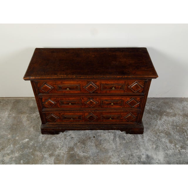 Italian 1800s Walnut Commode with Three Drawers and Raised Diamond Motifs For Sale In Atlanta - Image 6 of 12