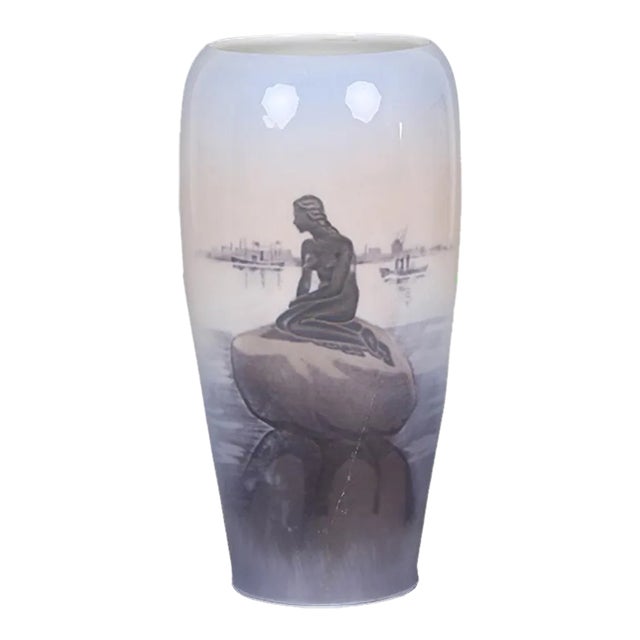 Model 4463 Hand Painted Vase from Royal Copenhagen, 1970s For Sale