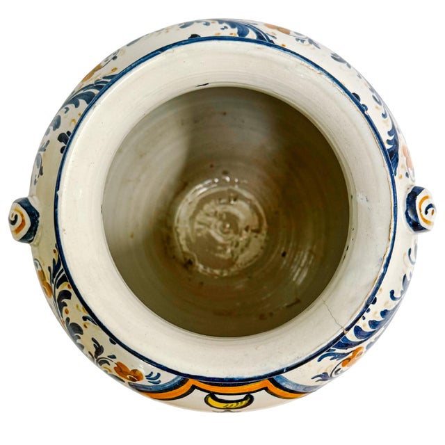 Late 20th Century Vintage Italian Majolica Ceramic Vase With Heraldic Crest & Floral Scrollwork For Sale - Image 5 of 6