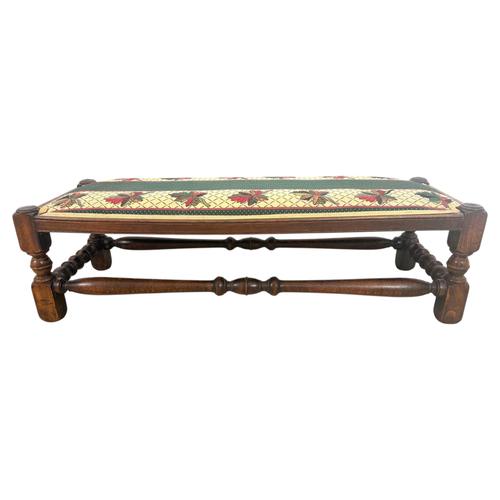 Victorian English Fireside Bench in Oak, England, 1890 For Sale - Image 11 of 11