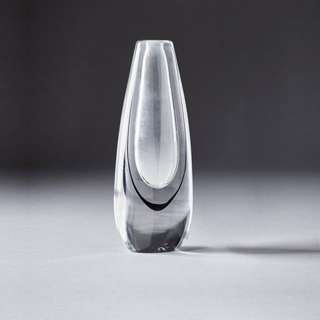Beautiful blown glass vase by VIcke Lindstran, for Kosta. Vicke Lindstrand ( 1904-1983 ) was a Swedish designer considered...