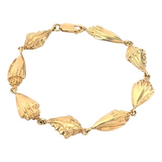 Mid 20th Century Eight Conch Seashell 14k Yellow Gold Charm Bracelet For Sale