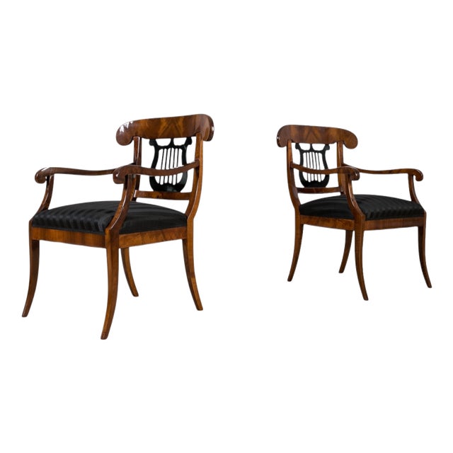 Antique German Biedermeier Armchairs in Walnut, 1800s, Set of 2 For Sale