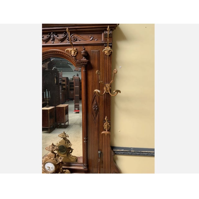 Antique Neo-Renaissance Wardrobe in Walnut, 1880 For Sale - Image 10 of 14