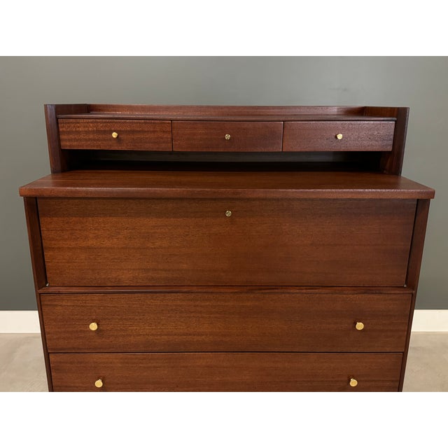 Wood 1960s Refinished Paul McCobb Calvin Mahogany and Brass Dresser For Sale - Image 7 of 8