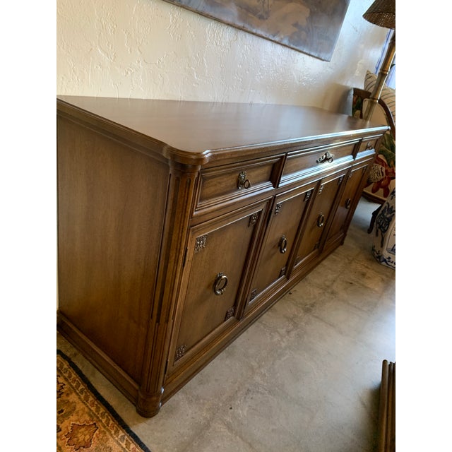 French 1960s Henredon French Regency Louis XVI Sideboard Credenza or Bar Cabinet For Sale - Image 3 of 11