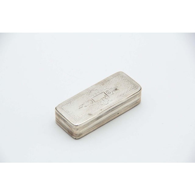 Rectangular Snuff Box with Scratched Patterns For Sale - Image 3 of 3