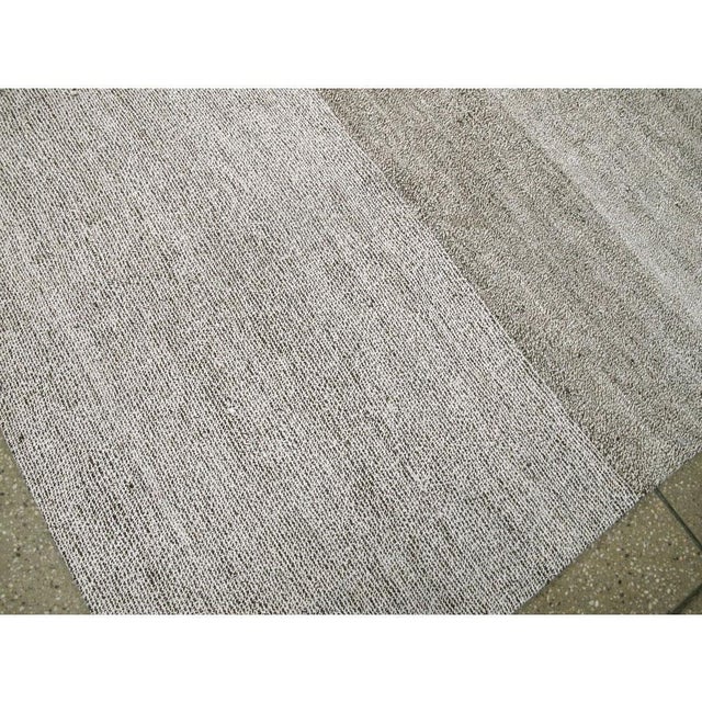 Galerie Shabab Collection Mid-20th Century Handmade Turkish Flatweave Kilim Room Size Carpet For Sale - Image 9 of 10