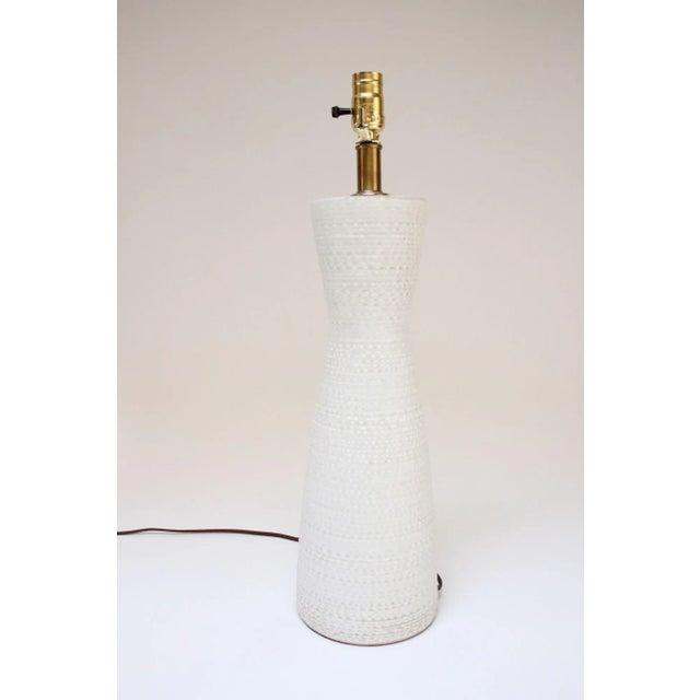 Mid-Century Modern Vintage Textured Ceramic Table Lamp by Lee Rosen for Design Technics For Sale - Image 3 of 13