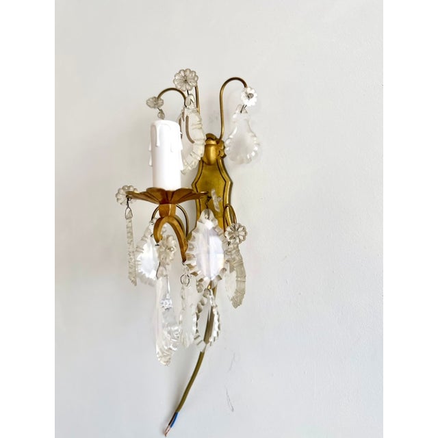Vintage French Brass and Crystal Glass Floral Wall Sconces in the style of Maison Baguès, 1940s, Set of 2 For Sale - Image 9 of 17