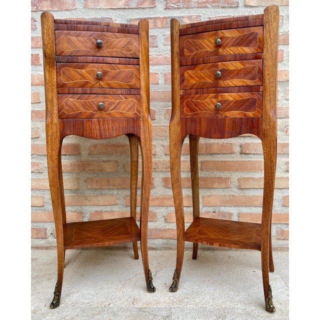 Late 19th Century Description Pair of French Walnut Bedside Tables Adorned with Fine Louis XV Mar For Sale - Image 16 of 18