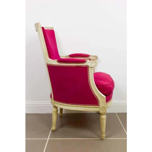 Louis XVI White Lacquered Bergère Armchair with Purple Fabrics For Sale - Image 3 of 10
