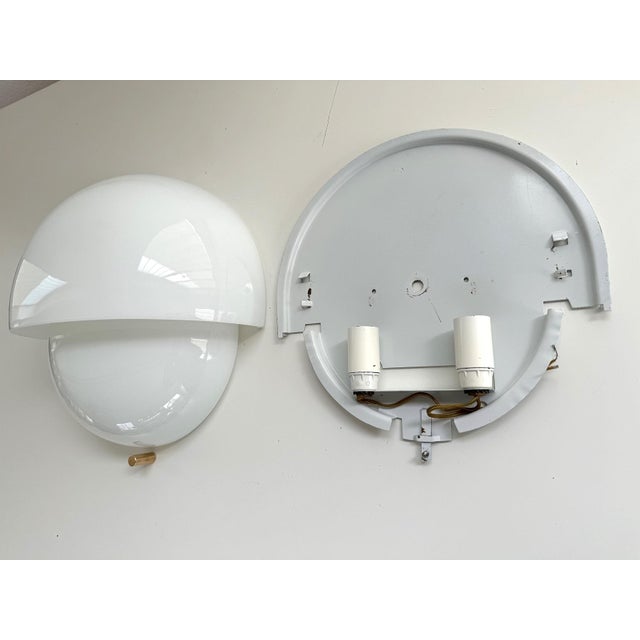 White Grande Mania Sconce by Vico Magistretti for Artemide, 1960s For Sale - Image 8 of 10