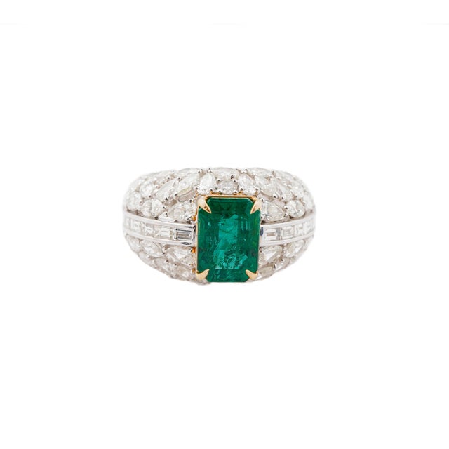 Natural Zambian Emerald 3.54cts & Diamond 5.65cts Ring in 18k Gold For Sale - Image 4 of 18