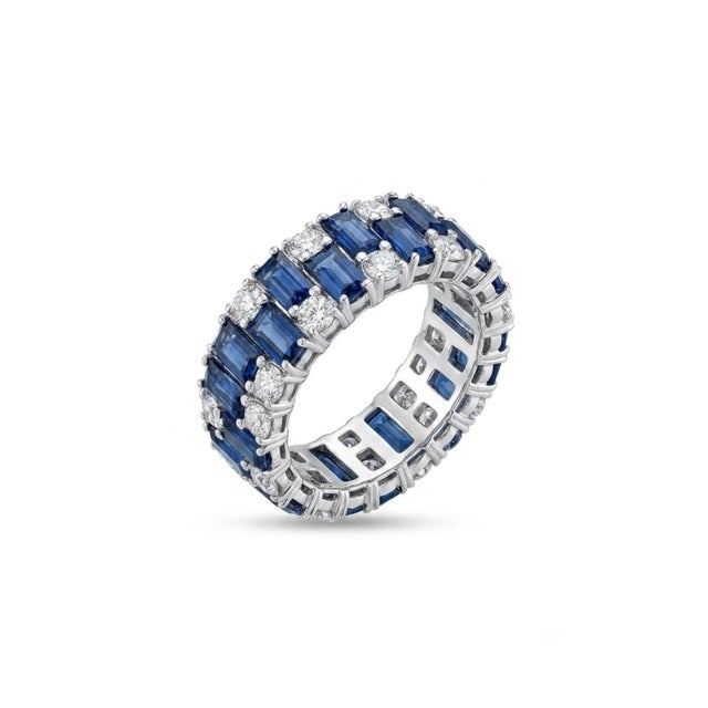 2020s Stunning 18k Gold Blue Sapphire & Diamond Halo Ring, New Design For Sale - Image 5 of 8