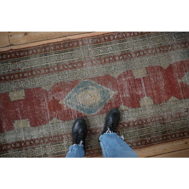 :: Triple diamond shaped center medallions with interior floral top view atop an open main field and end overlays...