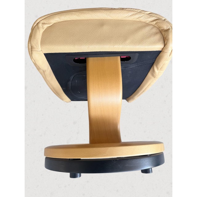 2000 - 2009 Set of Reno Chair with Ottoman in Leather from Stressless, 2000s For Sale - Image 5 of 12