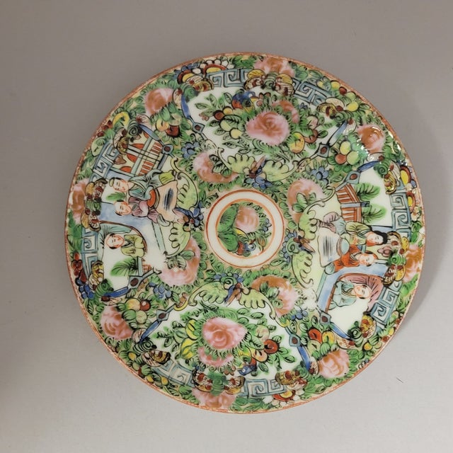 1940s Pair of Vintage Rose Medallion Plates (5.5") For Sale - Image 5 of 6