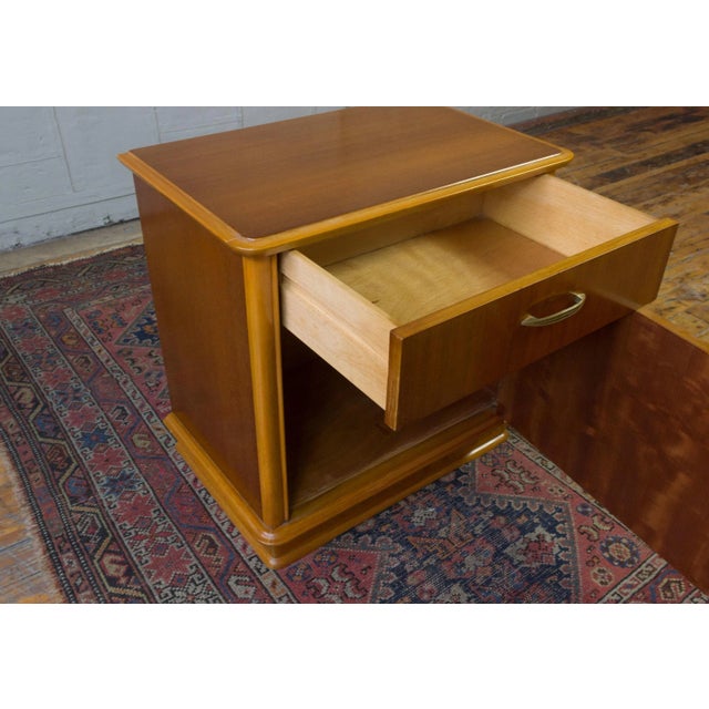 Pair of French Mid-Century Mahogany Veneered Nightstands With Original Hardware For Sale In New York - Image 6 of 13