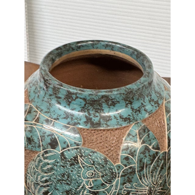 Early 21st Century Nicaraguan Vessel With Dimensional Etched Birds For Sale - Image 5 of 12