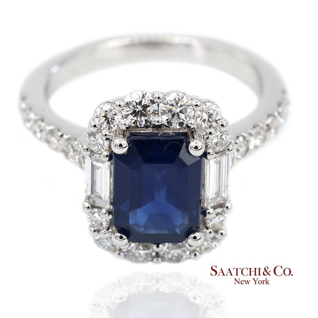 Exquisite 18k (750) White Gold Royal Blue Sapphire and Natural Diamond Ring, Size 5 For Sale In New York - Image 6 of 11