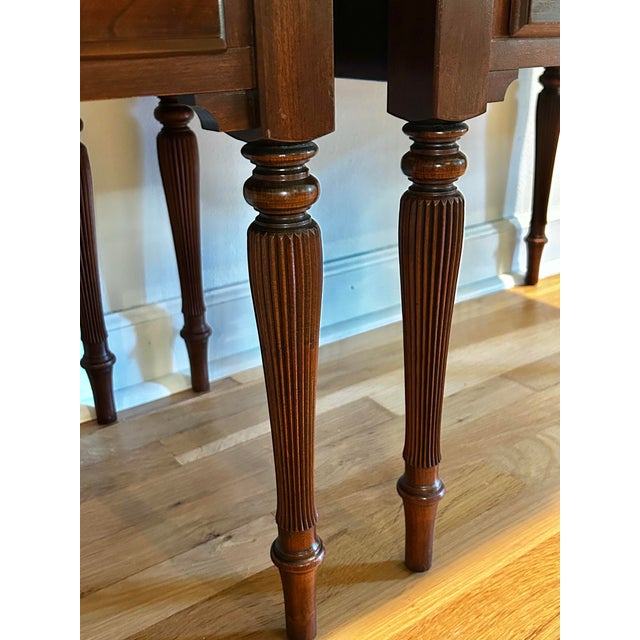 Brown 1980’s Ethan Allen Georgian Court Mahogany Nightstands With Glass Tops & Brass Hardware - A Pair For Sale - Image 8 of 18
