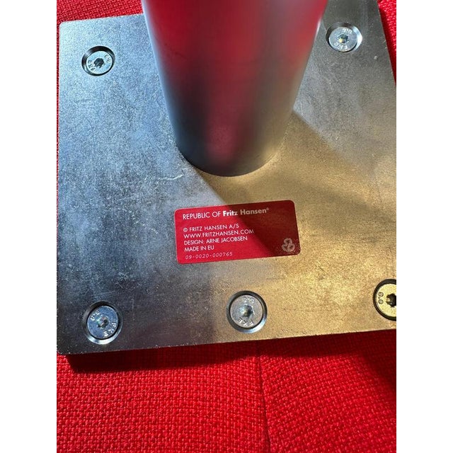 Swan Chair by Arne Jacobsen for Fritz Hansen For Sale - Image 5 of 7