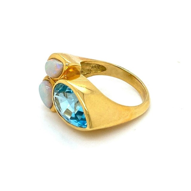 Mid 20th Century Blue Topaz & Fire Opal 18k Yellow Gold Floral Ring - Size 7.5 For Sale - Image 4 of 8
