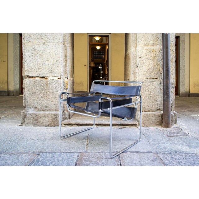 Armchair with tubular metal frame, leather seat and backrest. Model B3 Wassily Designer Marcel Breuer Manufacturer Simon...