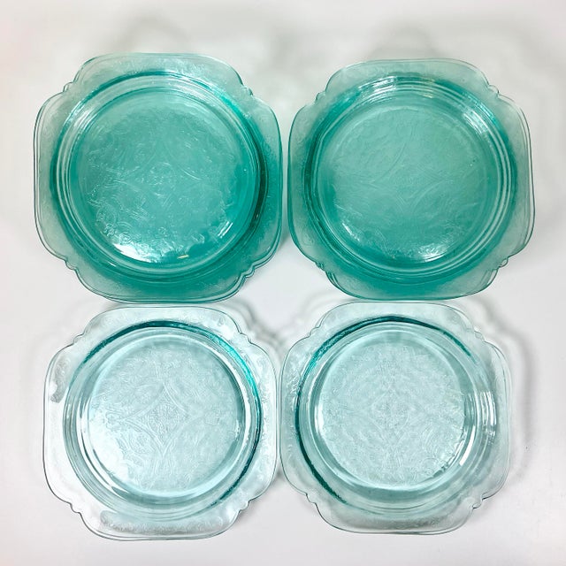 Indiana Glass Company 1970s Vintage Victorian Hollywood Regency Indiana Glass Co. Recollection Dinner Plates - Set of 16 For Sale - Image 4 of 10