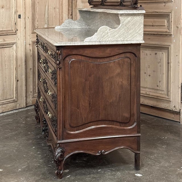 19th Century French Louis XV Walnut Washstand ~ Dresser For Sale - Image 17 of 17