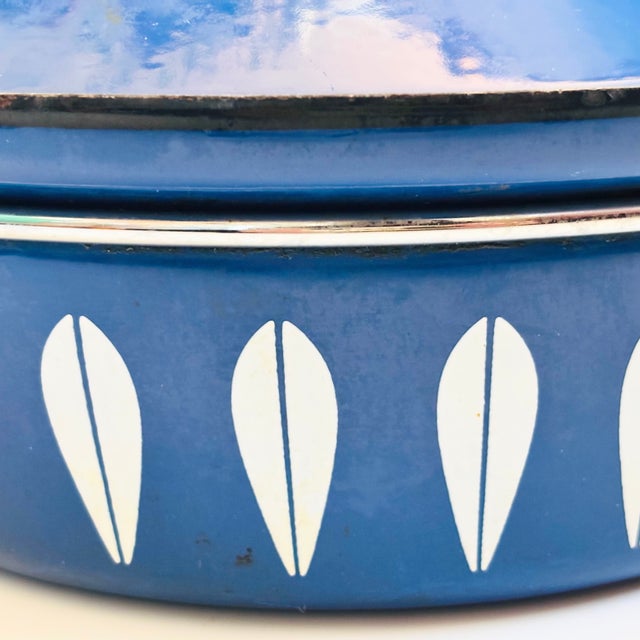 MCM Cathrineholm Enamelware Blue Lotus Casserole Pot - Made in Norway For Sale - Image 9 of 15