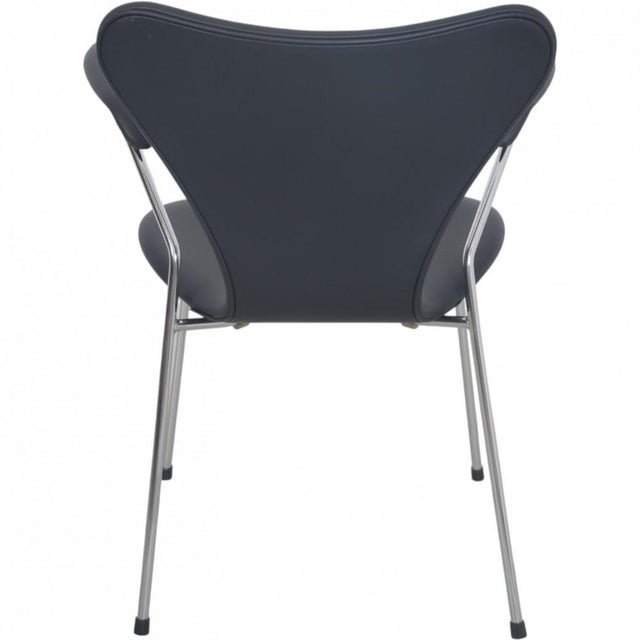 Animal Skin 3207 Seven Armchair in Black Classic Leather by Arne Jacobsen, 2010s For Sale - Image 7 of 14