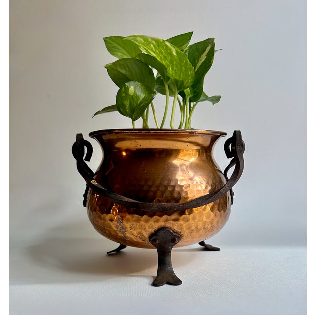 Mid-Century Modern Iron Footed & Handled Hand Hammered Copper Pot, C. 1970's For Sale - Image 3 of 17