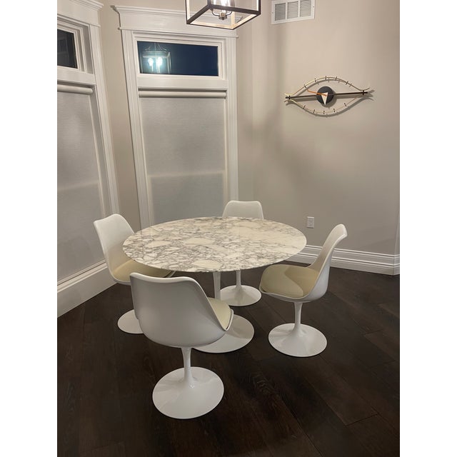 White 47” Round Saarinen Dining Table in Polished Coated Arabescato Marble With White Base For Sale - Image 8 of 8