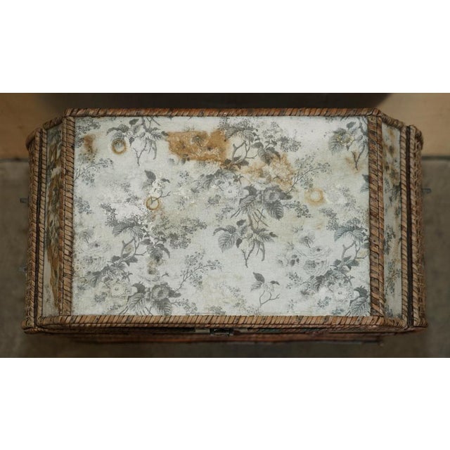 Vintage Chinese Side Table Cabinet with Bottle & Glass Storage For Sale - Image 10 of 18