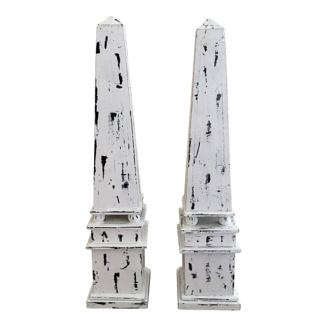 Late 20th Century Pair of Distressed White Wooden Obelisks With Architectural Form For Sale