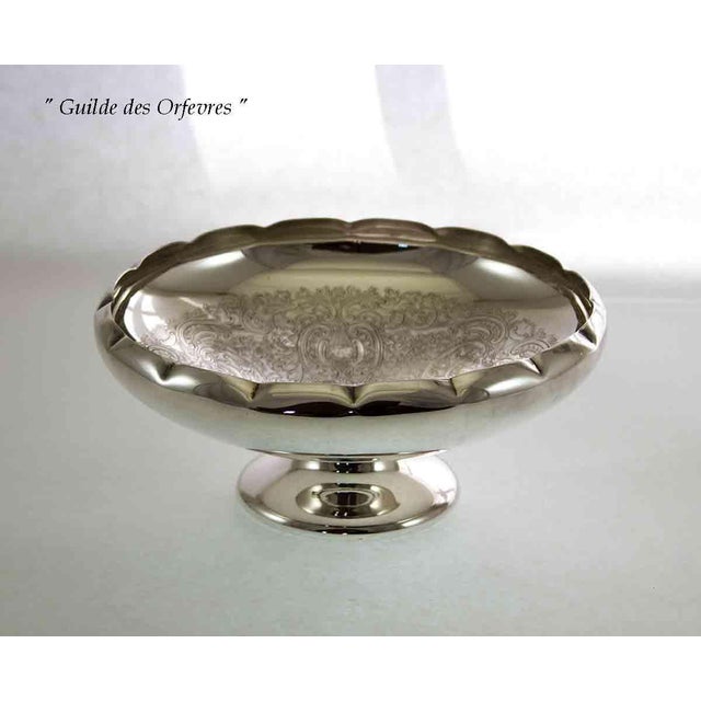 1970s New Silve Round Shaped Fruit & Sweet Dish, Embossed by Barker Ellis for I. Freeman & Sons For Sale - Image 17 of 17